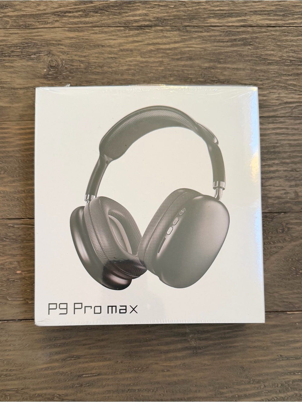 P9 Pro Max Wireless Headphones 
New in sealed box
Black color